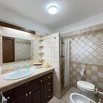 Nyaraló Tomini's House