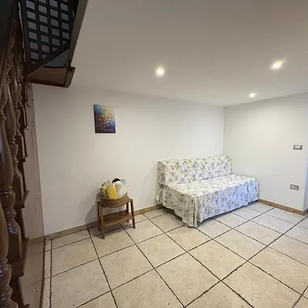 Nyaraló Tomini's House *